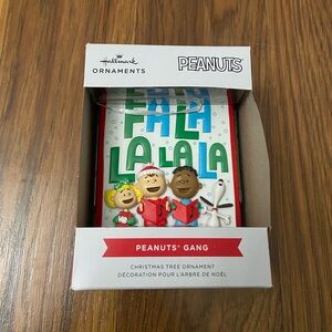 Hallmark Peanuts Gang Snoopy, Linus, Lucy, & Franklin Christmas ornament
